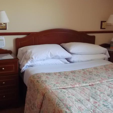Caledonian Hotel Fort Augustus Esterno foto