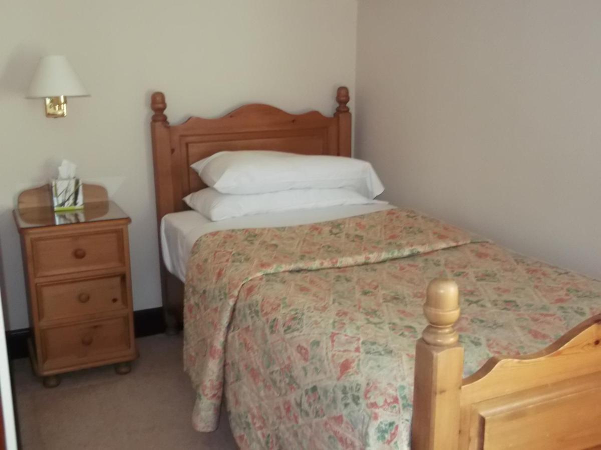 Caledonian Hotel Fort Augustus Esterno foto