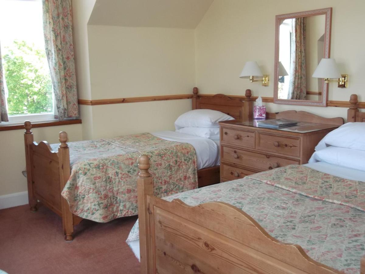 Caledonian Hotel Fort Augustus Esterno foto
