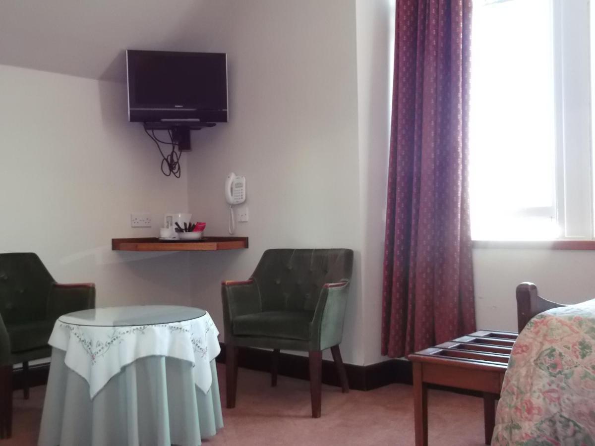 Caledonian Hotel Fort Augustus Esterno foto