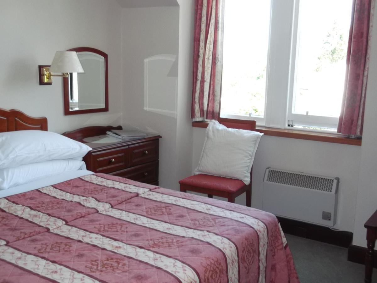 Caledonian Hotel Fort Augustus Esterno foto