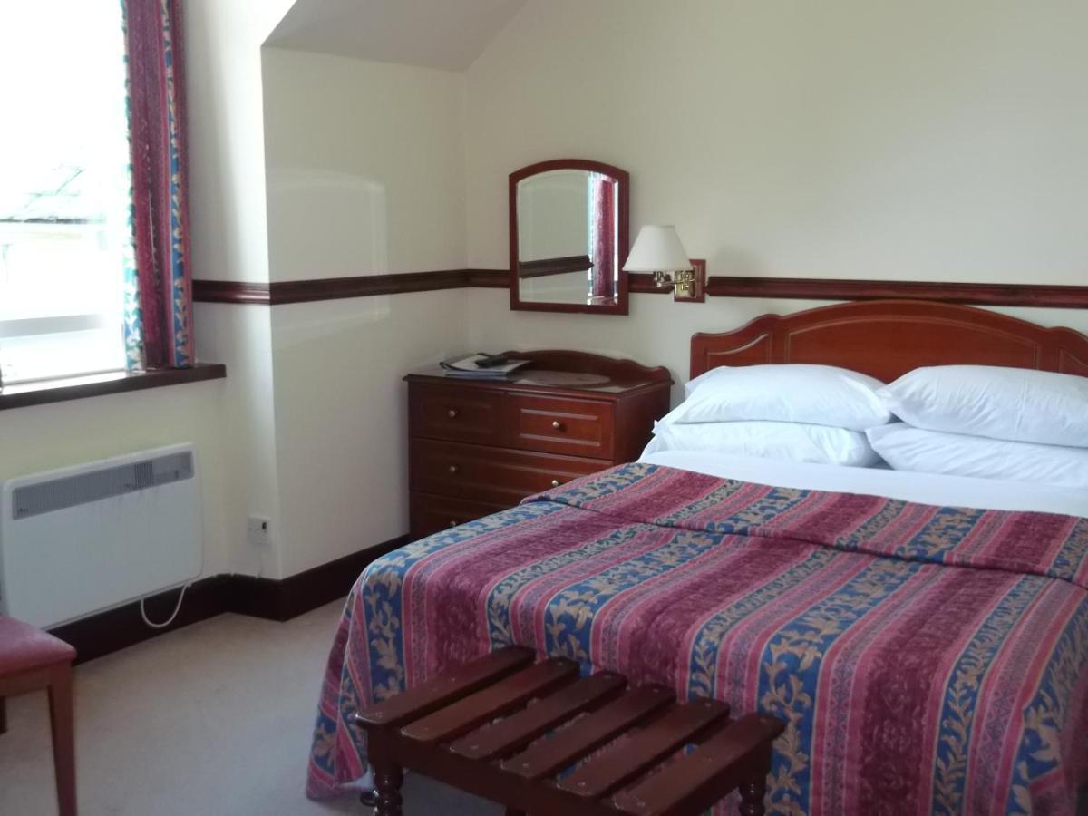 Caledonian Hotel Fort Augustus Esterno foto
