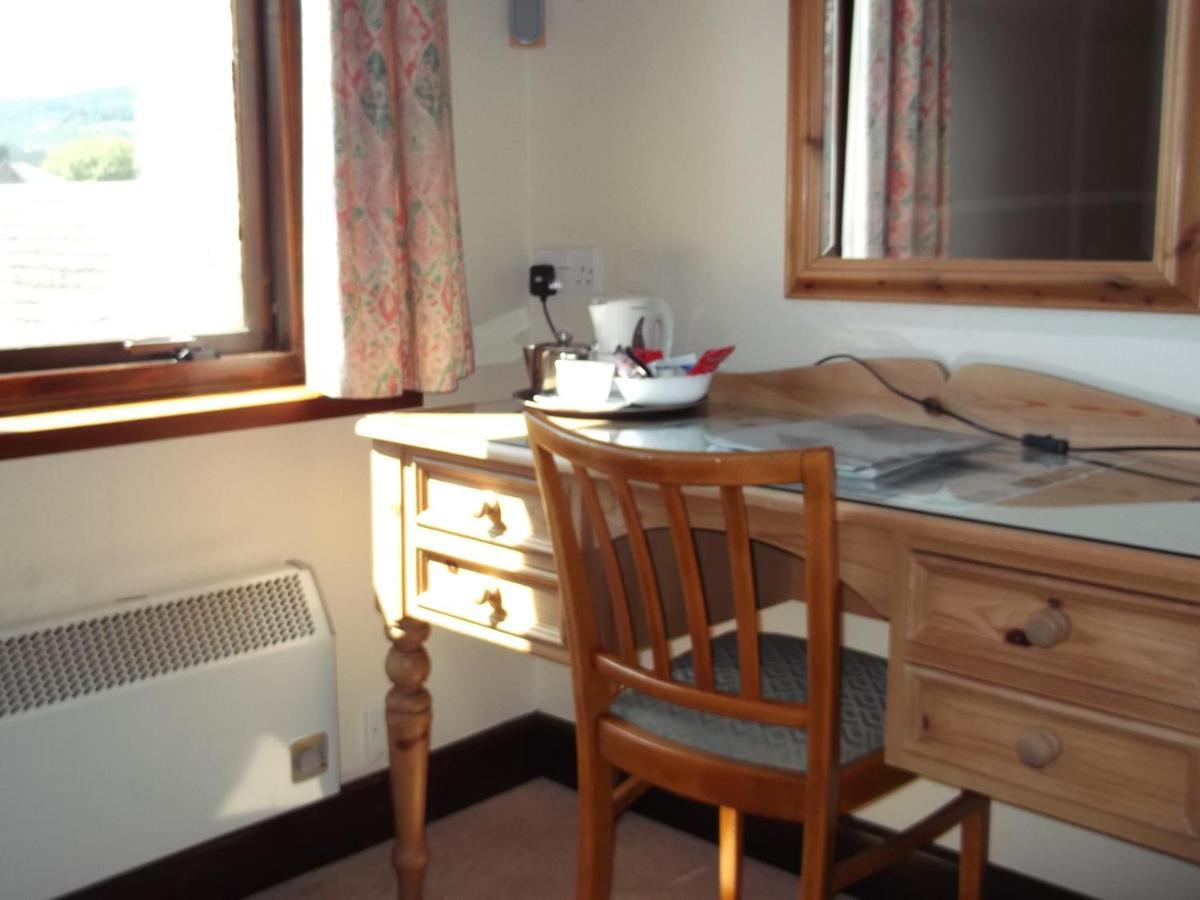 Caledonian Hotel Fort Augustus Esterno foto