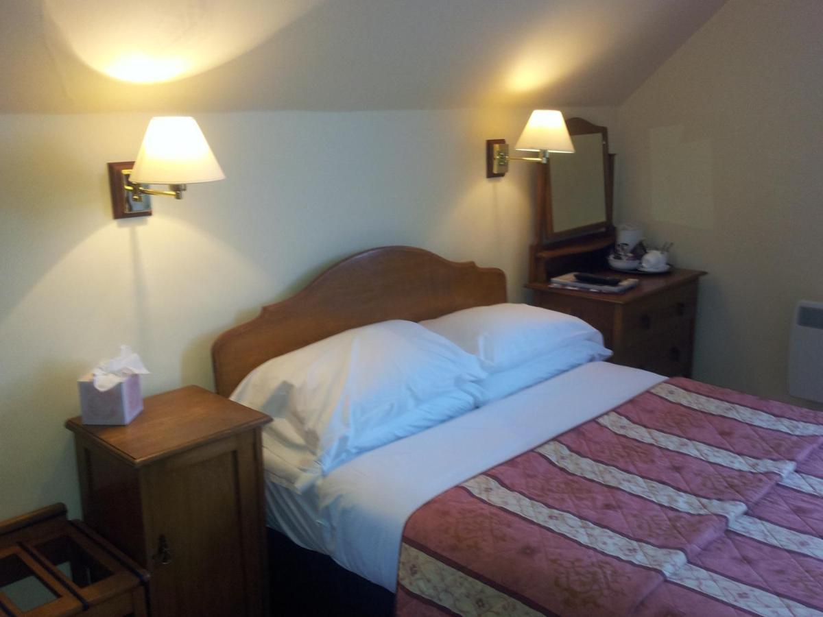 Caledonian Hotel Fort Augustus Esterno foto