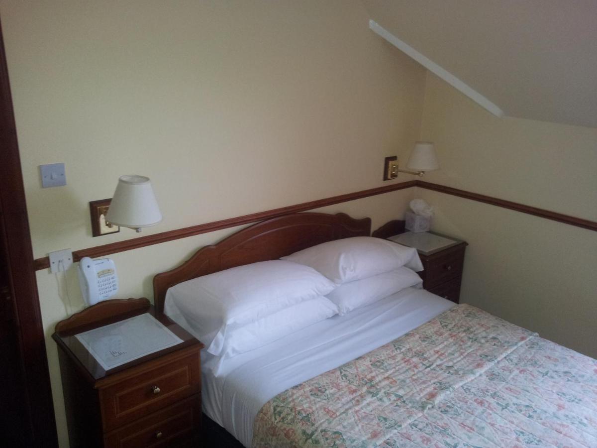 Caledonian Hotel Fort Augustus Esterno foto