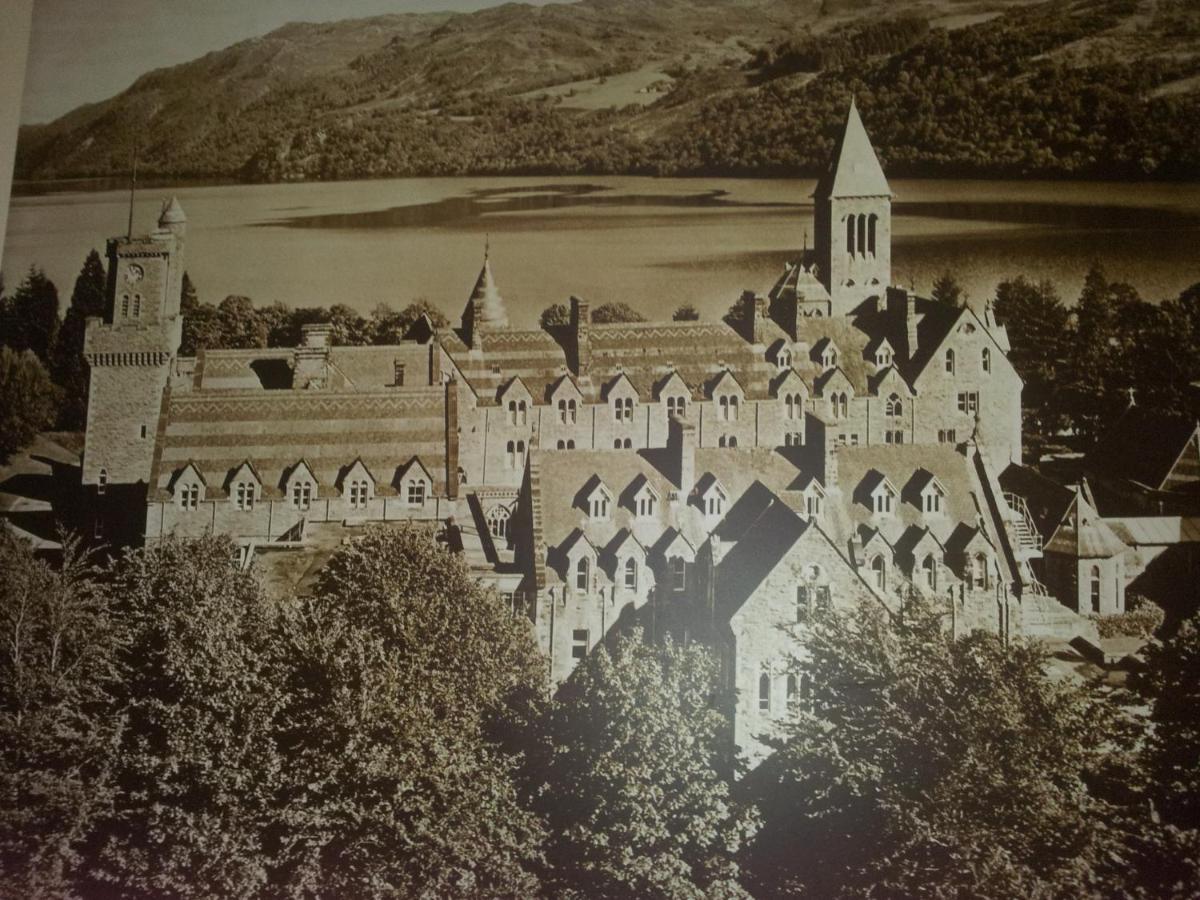 Caledonian Hotel Fort Augustus Esterno foto
