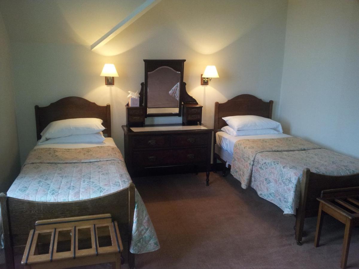 Caledonian Hotel Fort Augustus Esterno foto