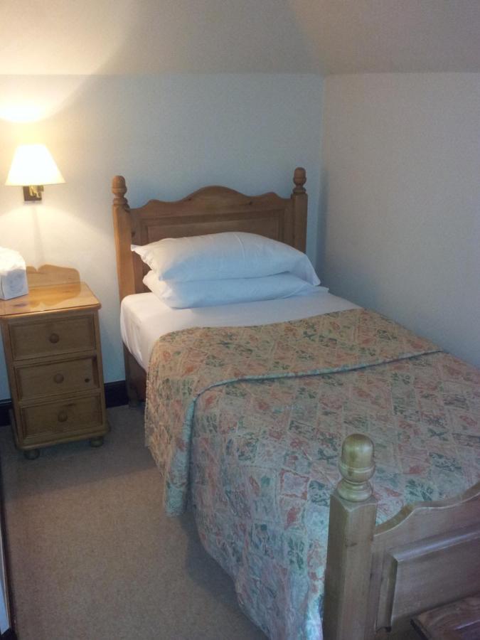 Caledonian Hotel Fort Augustus Esterno foto