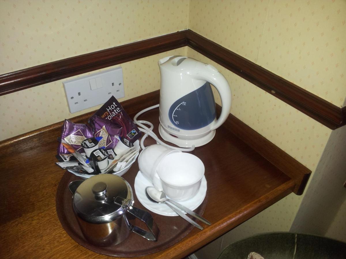 Caledonian Hotel Fort Augustus Esterno foto