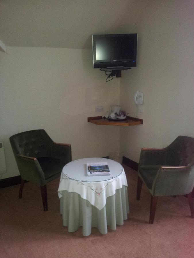 Caledonian Hotel Fort Augustus Esterno foto