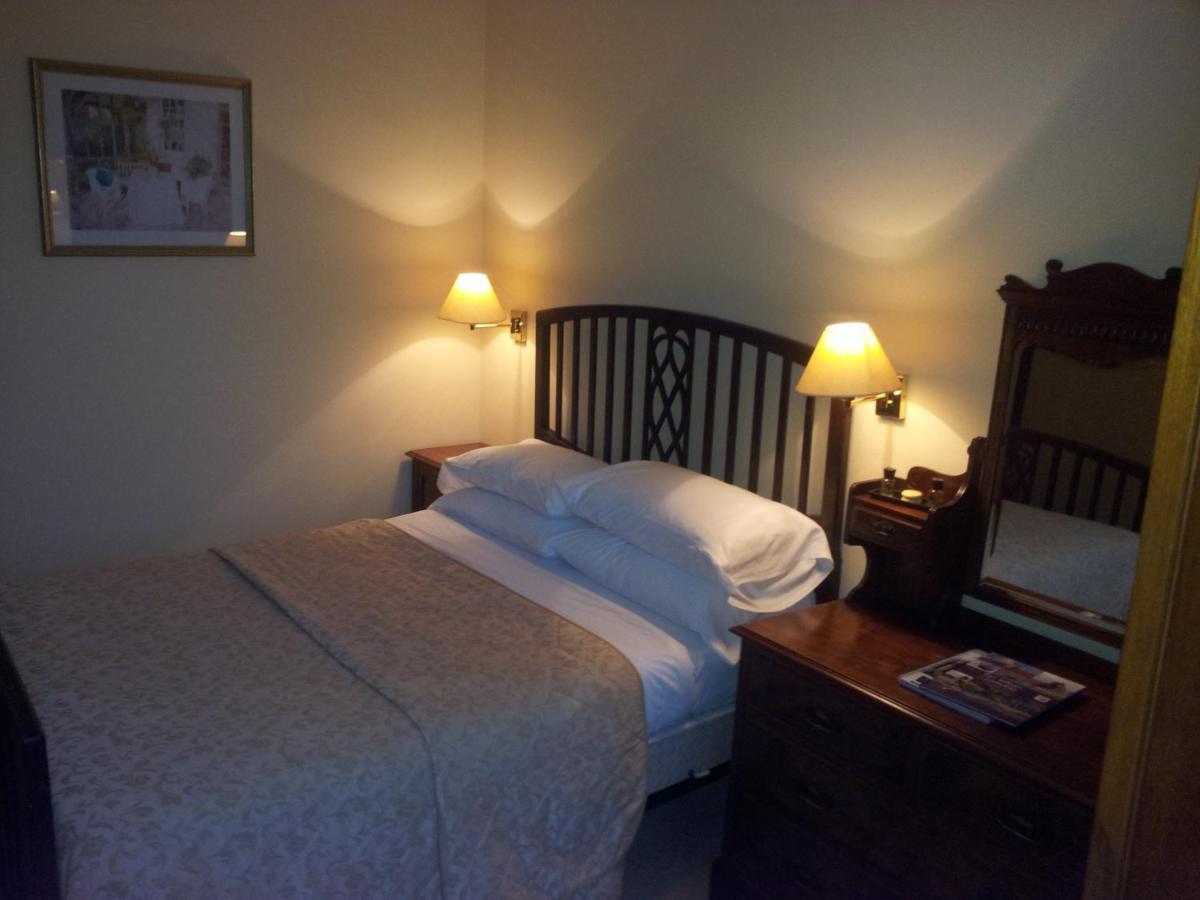 Caledonian Hotel Fort Augustus Esterno foto